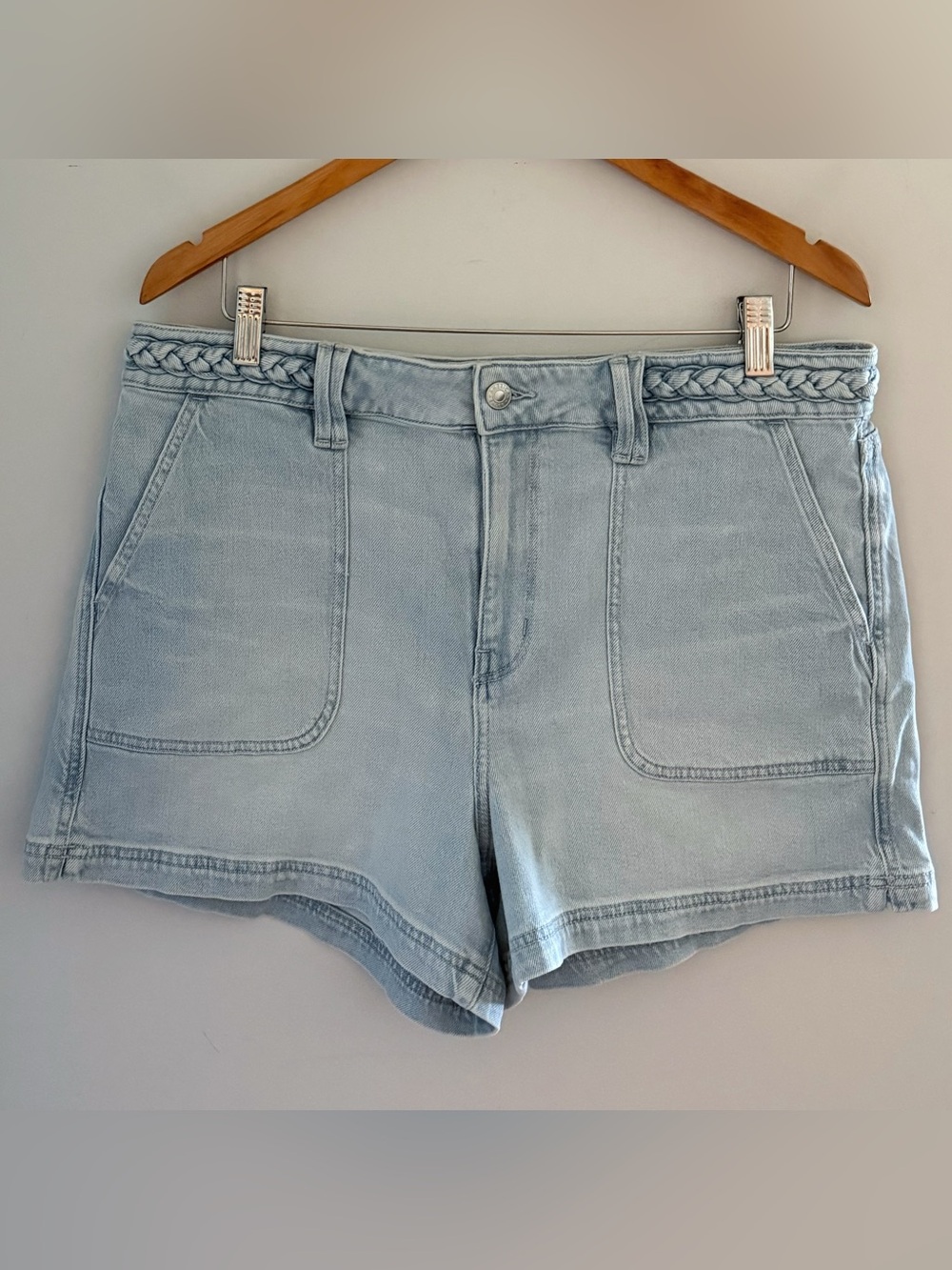 NWT American Eagle Stretch Denim Mom Shorts - Size 16